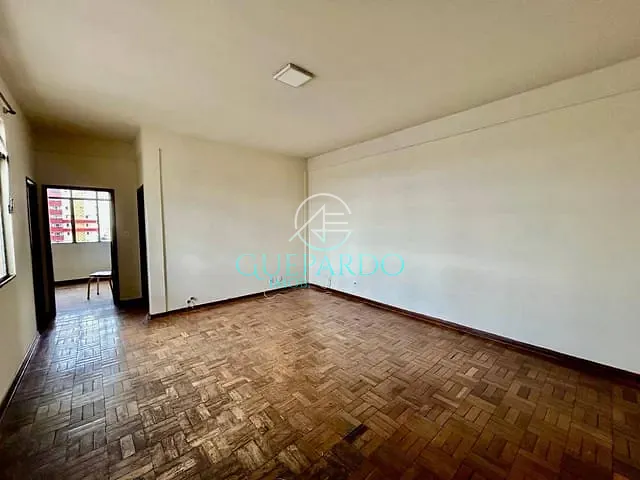 Apartamento 2 quartos e 1 banheiro, à venda ou para alugar, no bairro Centro em Londrina