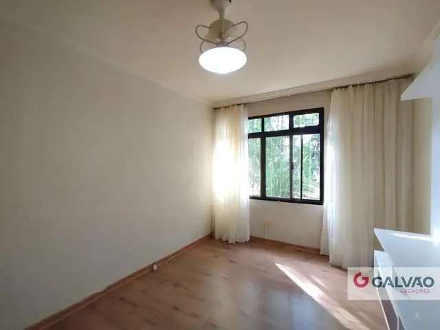 Apartamento 2 quartos e 1 banheiro, para alugar, no bairro Campo Comprido em Curitiba