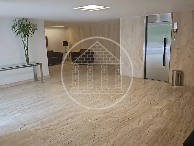 Apartamento à venda ou para alugar, no bairro Cerqueira César em São Paulo