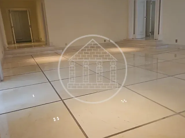 Apartamento à venda ou para alugar, no bairro Cerqueira César em São Paulo