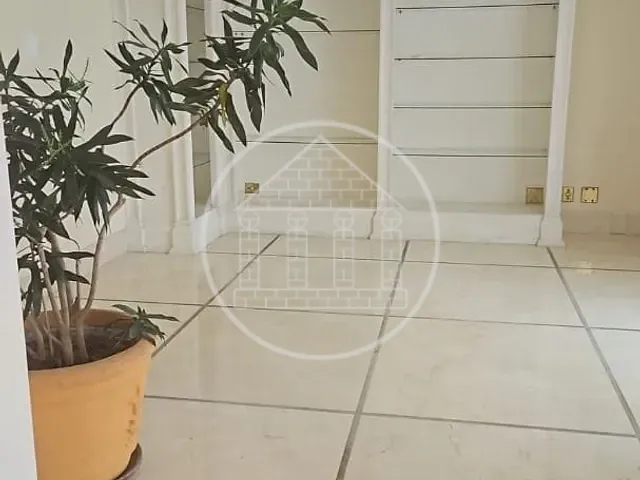 Apartamento à venda ou para alugar, no bairro Cerqueira César em São Paulo