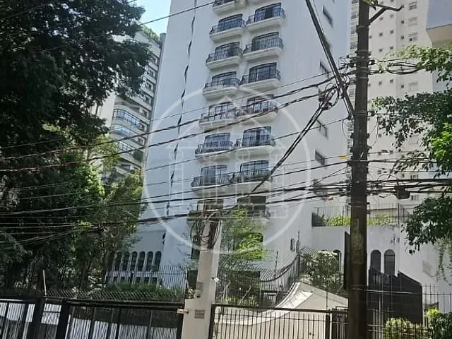 Apartamento à venda ou para alugar, no bairro Cerqueira César em São Paulo