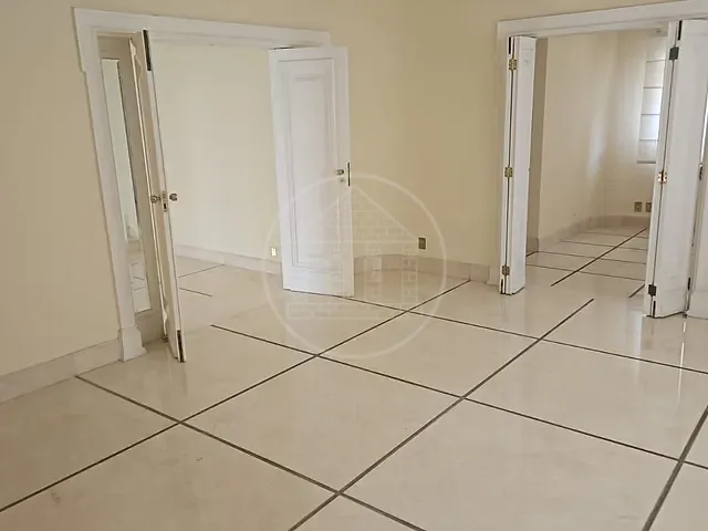 Apartamento à venda ou para alugar, no bairro Cerqueira César em São Paulo