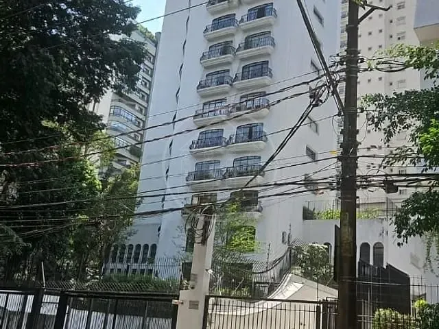 Apartamento à venda ou para alugar, no bairro Cerqueira César em São Paulo