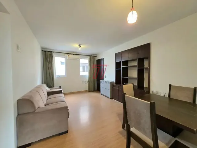 Apartamento 3 quartos e 2 banheiros, para alugar, no bairro Centro em Curitiba