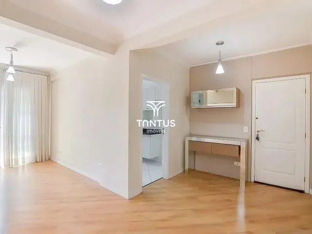 Apartamento 2 quartos e 2 banheiros, para alugar, no bairro Santa Quitéria em Curitiba