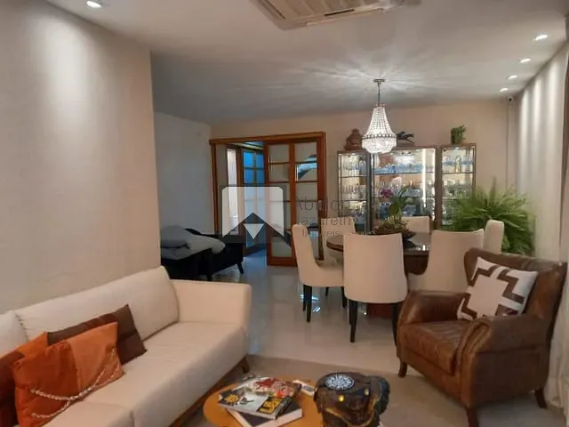 Apartamento com 200m² 4 quartos e 2 banheiros, à venda, no bairro Camboinhas em Niterói