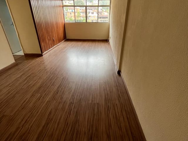 Apartamento 2 quartos e 1 banheiro, à venda, no bairro Bingen em Petrópolis