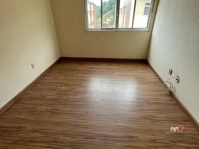 Apartamento 2 quartos e 1 banheiro, à venda, no bairro Bingen em Petrópolis