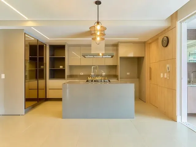 Apartamento 3 quartos e 7 banheiros, à venda, no bairro Água Verde em Curitiba