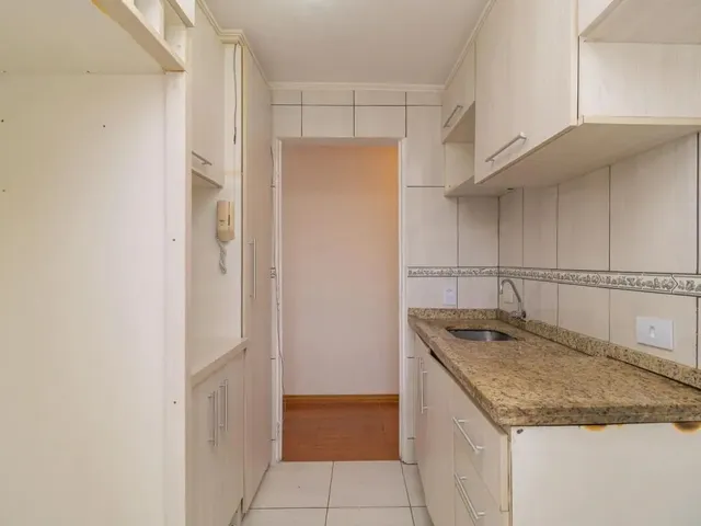 Apartamento 2 quartos e 1 banheiro, para alugar, no bairro Campo Comprido em Curitiba