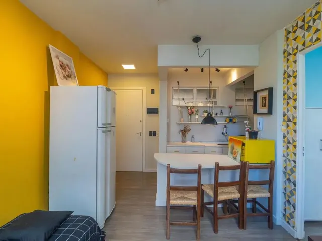 Apartamento 1 quarto e 1 banheiro, para alugar, no bairro Centro em Curitiba