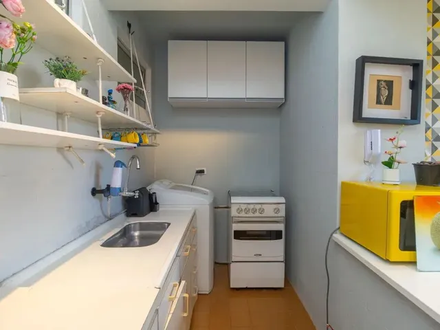 Apartamento 1 quarto e 1 banheiro, para alugar, no bairro Centro em Curitiba