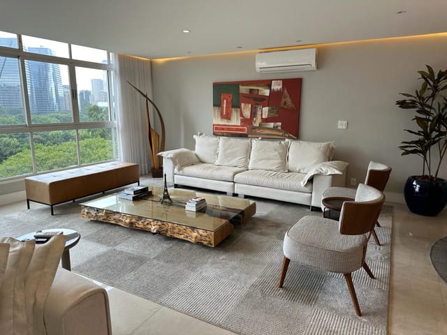 Apartamento com 200m² 3 quartos e 5 banheiros, à venda, no bairro Itaim Bibi em São Paulo