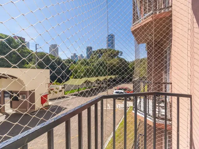 Apartamento 2 quartos e 1 banheiro, para alugar, no bairro Campo Comprido em Curitiba
