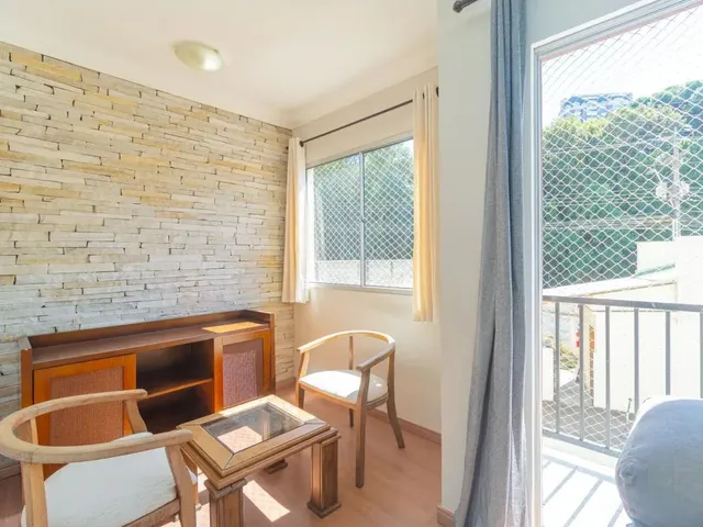 Apartamento 2 quartos e 1 banheiro, para alugar, no bairro Campo Comprido em Curitiba