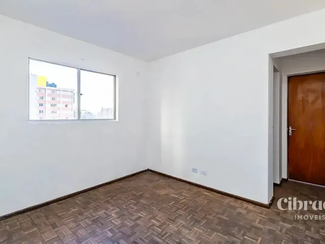 Apartamento 1 quarto e 1 banheiro, para alugar, no bairro Centro em Curitiba