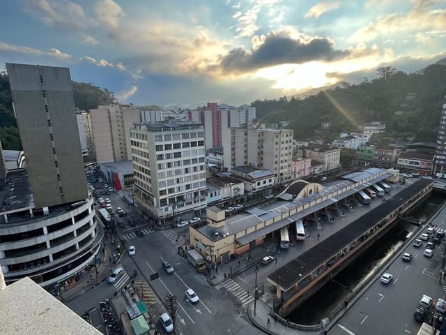 Apartamento 2 quartos e 2 banheiros, para alugar, no bairro Centro em Petrópolis