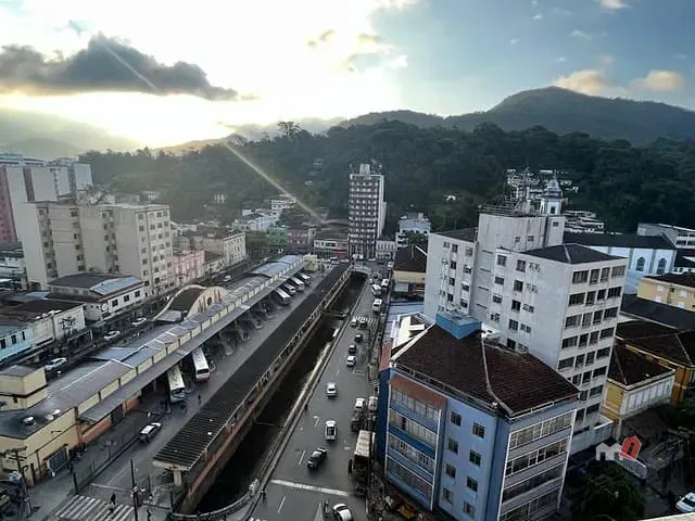 Apartamento 2 quartos e 2 banheiros, para alugar, no bairro Centro em Petrópolis