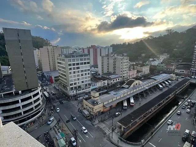 Apartamento 2 quartos e 2 banheiros, para alugar, no bairro Centro em Petrópolis