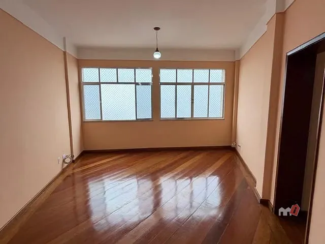 Apartamento 2 quartos e 2 banheiros, para alugar, no bairro Centro em Petrópolis