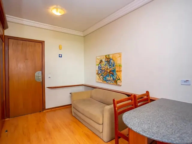Apartamento 1 quarto e 1 banheiro, para alugar, no bairro Batel em Curitiba