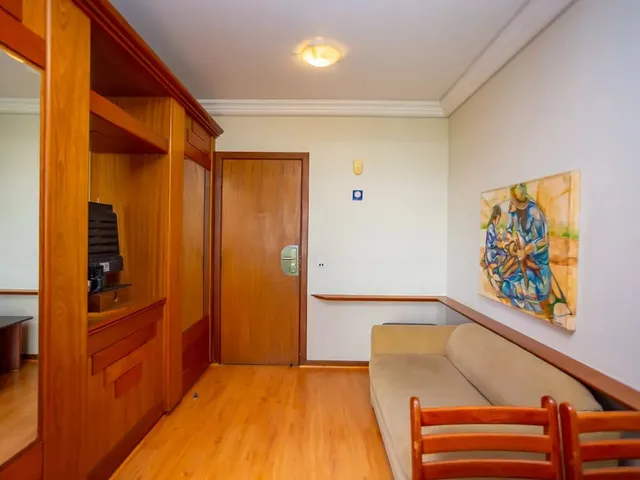 Apartamento 1 quarto e 1 banheiro, para alugar, no bairro Batel em Curitiba