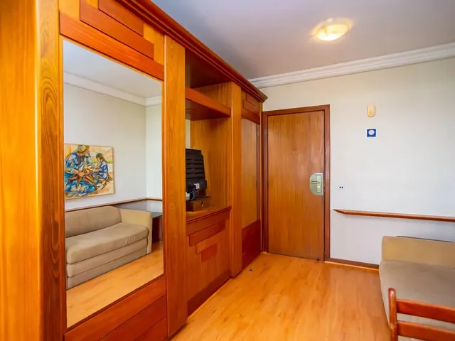 Apartamento 1 quarto e 1 banheiro, para alugar, no bairro Batel em Curitiba
