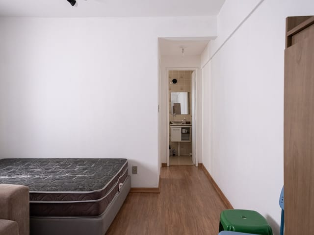 Foto do Apartamento - Apartamento mobiliado à venda com 1 dormitório, andar alto, aceita pet, condomínio com portaria 24h e elevador e ótima oportunidade de investimento seguro!! | UP Imóveis
