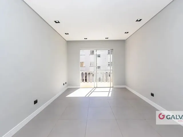 Apartamento 2 quartos e 1 banheiro, para alugar, no bairro Água Verde em Curitiba