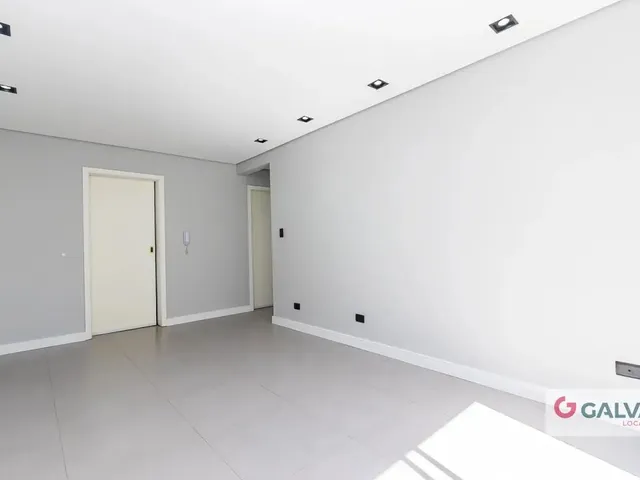 Apartamento 2 quartos e 1 banheiro, para alugar, no bairro Água Verde em Curitiba
