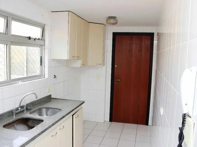 Apartamento 3 quartos e 1 banheiro, para alugar, no bairro Água Verde em Curitiba