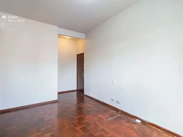 Apartamento 1 quarto e 1 banheiro, para alugar, no bairro Centro em Curitiba