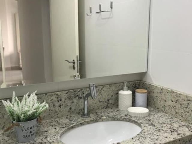 Apartamento à venda, no bairro Meia Praia em Itapema