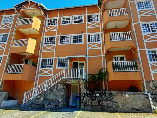 Apartamento 3 quartos e 1 banheiro, à venda, no bairro Roseiral em Petrópolis