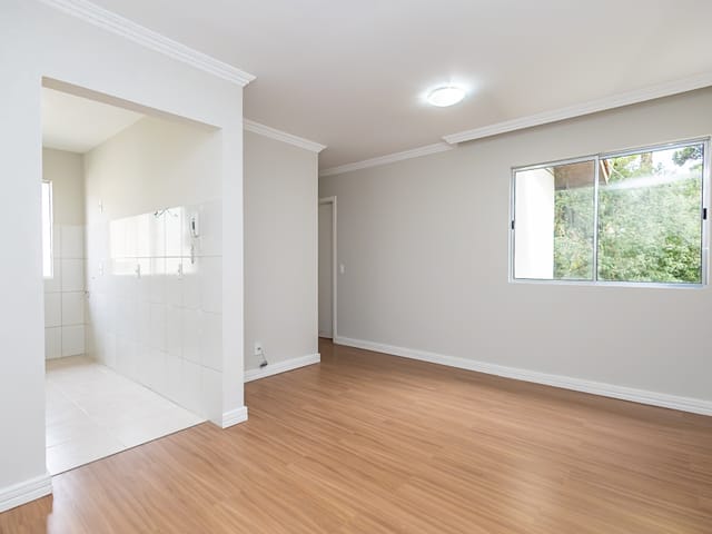 Apartamento 2 quartos e 1 banheiro, para alugar, no bairro Santa Cândida em Curitiba