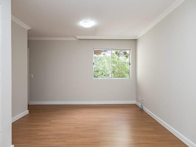 Apartamento 2 quartos e 1 banheiro, para alugar, no bairro Santa Cândida em Curitiba