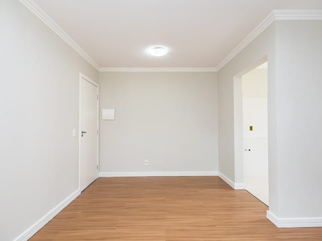 Apartamento 2 quartos e 1 banheiro, para alugar, no bairro Santa Cândida em Curitiba
