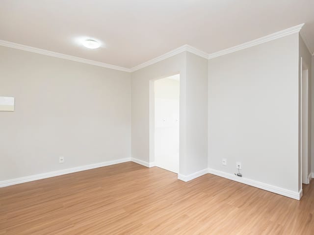 Apartamento 2 quartos e 1 banheiro, para alugar, no bairro Santa Cândida em Curitiba