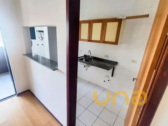 Apartamento 1 quarto e 1 banheiro, para alugar, no bairro CENTRO em Curitiba