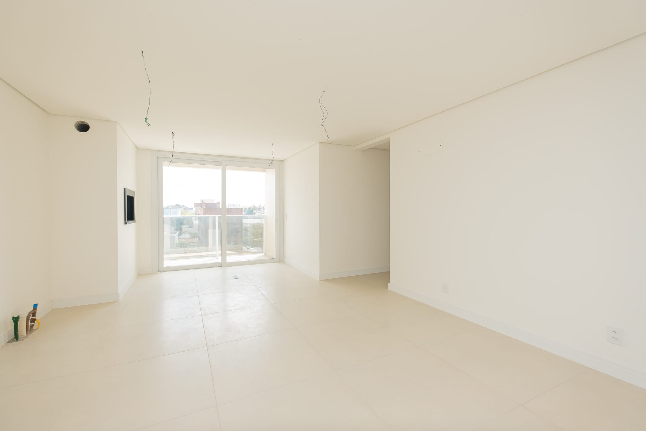 Apartamento à venda ou aluguel no Miguel Zabaleta, Centro: 93,4 m², 3 quartos (sendo 1 suíte), sacada, churrasqueira e 2 vagas de garagem.