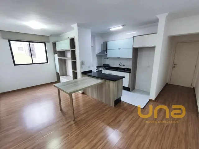 Apartamento 2 quartos e 1 banheiro, para alugar, no bairro CENTRO em Curitiba