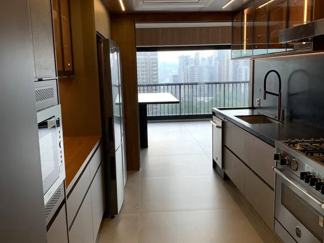 Apartamento 4 quartos e 6 banheiros, à venda ou para alugar, no bairro Alphaville Centro Industrial e Empresarial/Alphaville. em Barueri