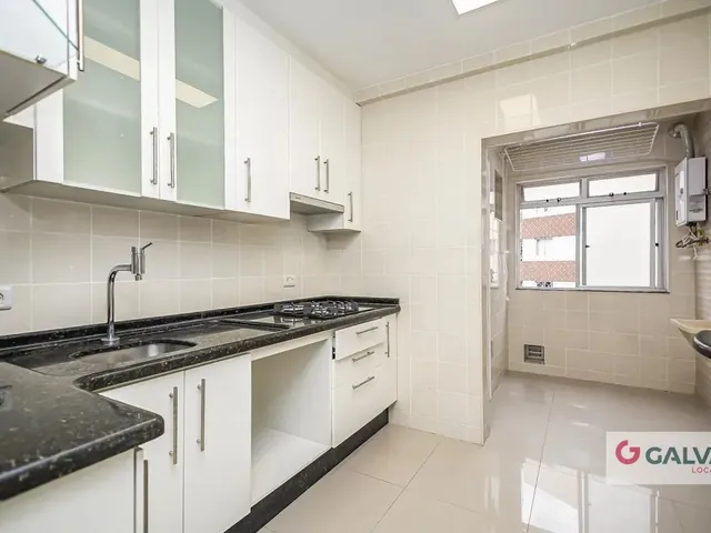 Apartamento 4 quartos e 2 banheiros, para alugar, no bairro Cabral em Curitiba