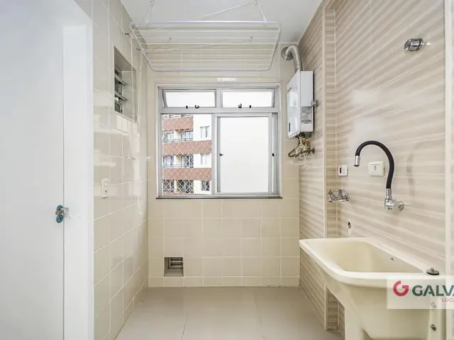 Apartamento 4 quartos e 2 banheiros, para alugar, no bairro Cabral em Curitiba