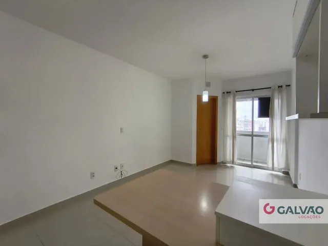 Apartamento 1 quarto e 1 banheiro, para alugar, no bairro Centro em Curitiba