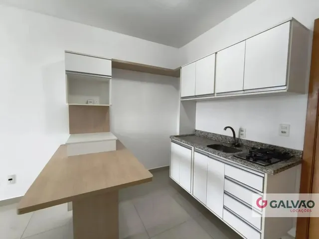 Apartamento 1 quarto e 1 banheiro, para alugar, no bairro Centro em Curitiba