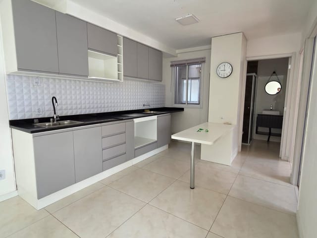 Foto do Apartamento - Apartamento semimobiliado no Centro, Pelotas – 47,32 m², 2 dormitórios, 1 vaga, andar alto, condomínio com lazer e segurança 24h! | UP Imóveis