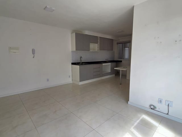Foto do Apartamento - Apartamento semimobiliado no Centro, Pelotas – 47,32 m², 2 dormitórios, 1 vaga, andar alto, condomínio com lazer e segurança 24h! | UP Imóveis