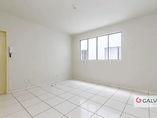 Apartamento 3 quartos e 2 banheiros, para alugar, no bairro Água Verde em Curitiba